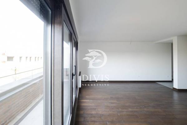 Slika 3 - Loznička, Četvorosoban stan na prodaju, 119m2, 560.000€